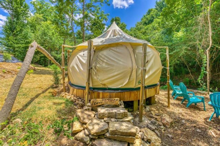 The Aries-A Stargazing, Luxury Glamping Tent Rogersville Kültér fotó