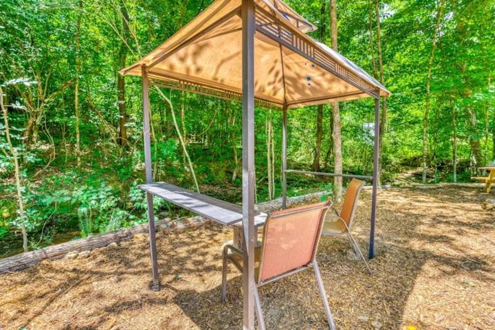 The Aries-A Stargazing, Luxury Glamping Tent Rogersville Kültér fotó