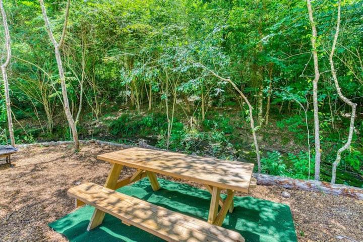 The Aries-A Stargazing, Luxury Glamping Tent Rogersville Kültér fotó