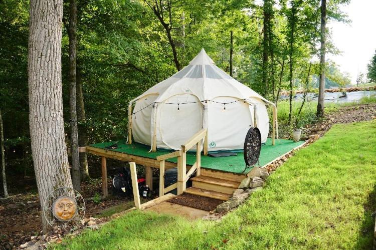 The Aries-A Stargazing, Luxury Glamping Tent Rogersville Kültér fotó